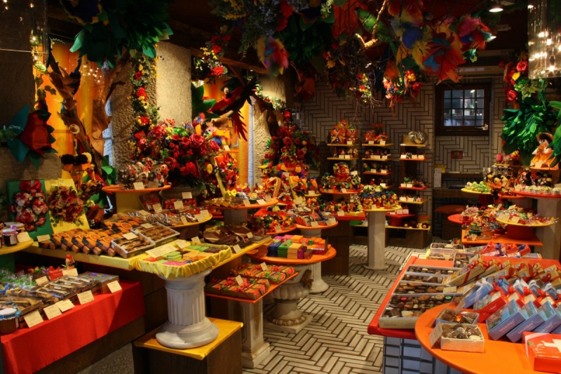 boutique-CASTILLON-min_candy_store_chocolate_shop_chocolate_switzerland-393515